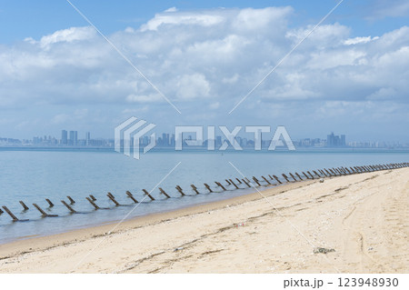 台湾金門島からの中国厦門の風景 123948930