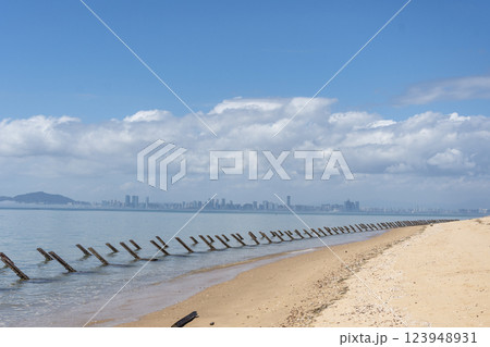 台湾金門島からの中国厦門の風景 台湾金門島からの中国厦門の風景 123948931