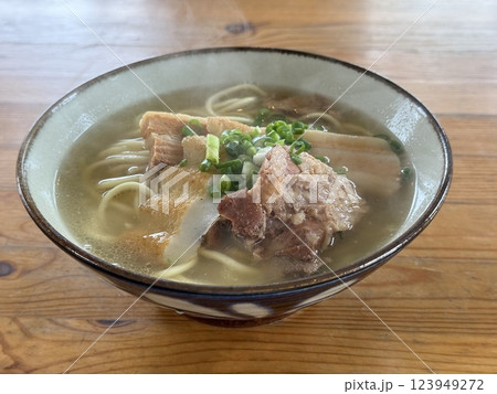 宮古島の宮古そば 123949272