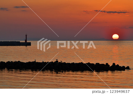 淡路島 西海岸 淡路サンセットラインの夕日 淡路島 西海岸 淡路サンセットラインの夕日 123949637