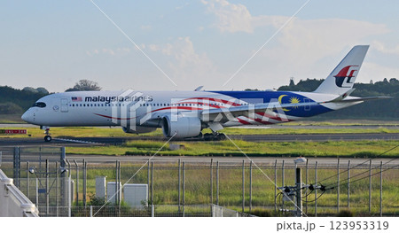 マレーシア航空A350-900トヨミタキシング 123953319