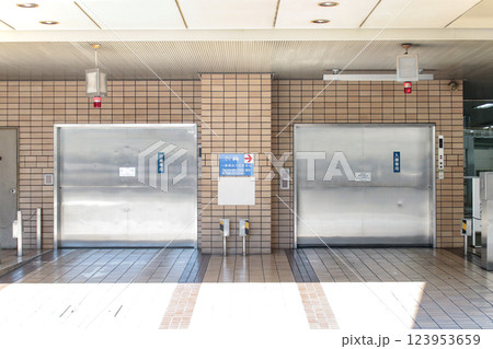 タワー式駐車場 123953659