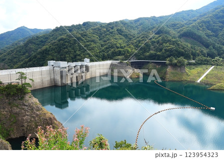 八ッ場ダム　あがつま湖 123954323