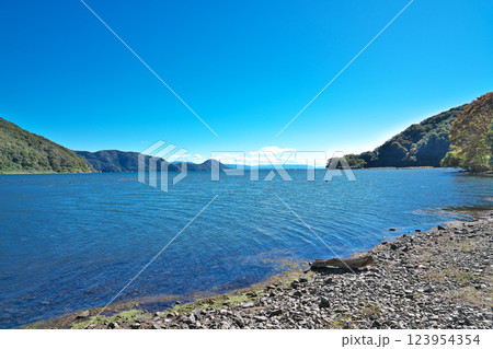 【琵琶湖の湖畔 (塩津園地)】 滋賀県長浜市西浅井町塩津浜 【琵琶湖の湖畔 (塩津園地)】 滋賀県長浜市西浅井町塩津浜 123954354