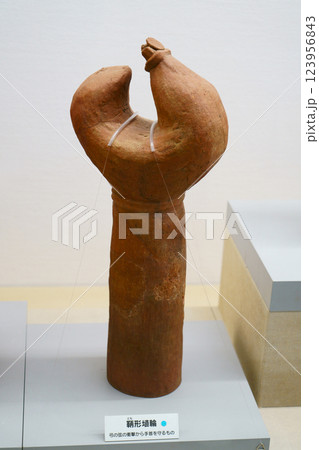 7677　鞆（とも）形埴輪 123956843