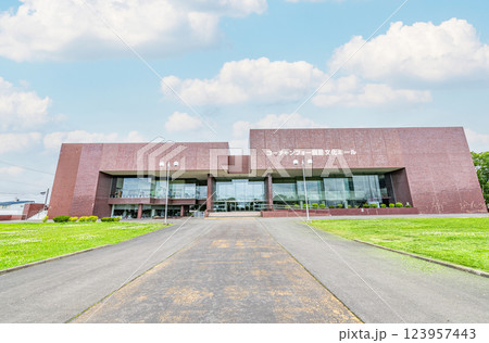 北海道釧路市 晴天のコーチャンフォー釧路文化ホール(釧路市民文化会館) 北海道釧路市 晴天のコーチャンフォー釧路文化ホール(釧路市民文化会館) 123957443