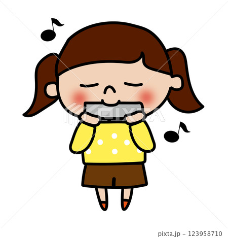 ハーモニカを吹いている子供（女の子） 123958710