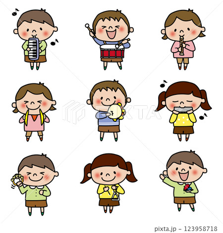 楽器を演奏する子供たちセット 123958718
