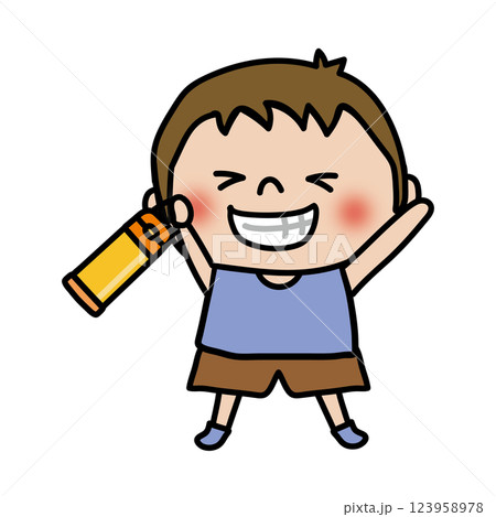 水筒を手で持つ子供（男の子） 123958978
