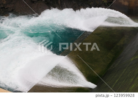 八ッ場ダム　放流 123959928