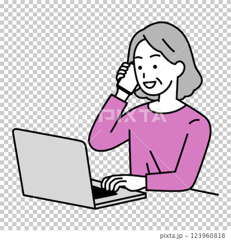一位老年婦女正在使用筆記型電腦打電話 123960818