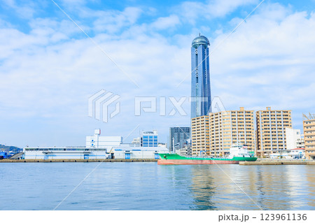 海峡メッセ下関と街並み 山口県下関市 海峡メッセ下関と街並み 山口県下関市 123961136