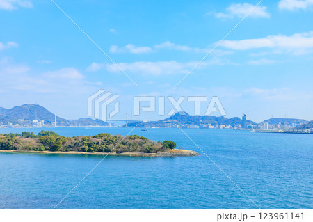 春の弟子待の巌流島展望台から見た景色　山口県下関市 123961141