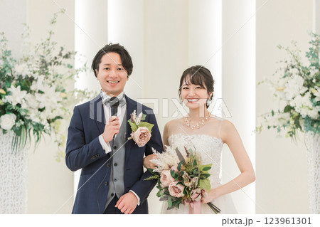 結婚式で挨拶する新郎・花婿（新郎謝辞・新郎挨拶） 123961301