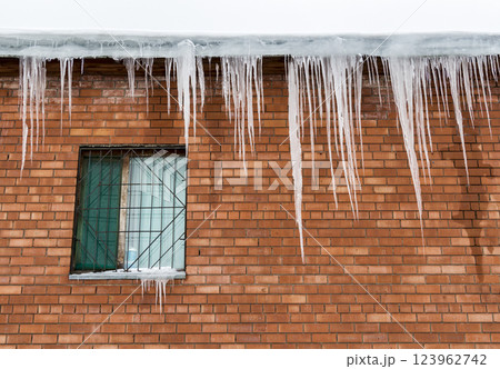 Icicles on the roof 123962742