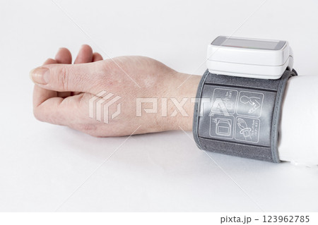 Automatic blood pressure monitor 123962785