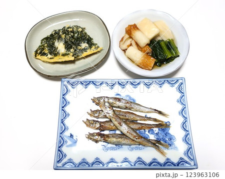 子持ちししゃもの焼魚 食事イメージ 子持ちししゃもの焼魚 食事イメージ 123963106