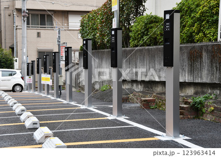 コインパーキングの自動車駐車管制機器10本_03 123963414