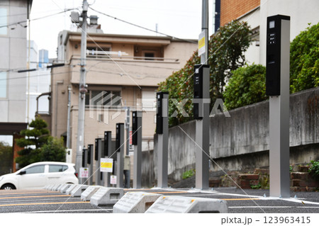 コインパーキングの自動車駐車管制機器10本_04 コインパーキングの自動車駐車管制機器10本_04 123963415
