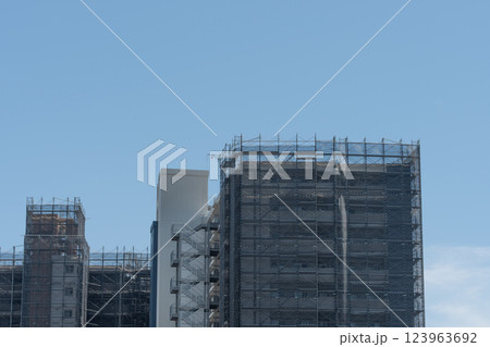 建設中のマンション 123963692