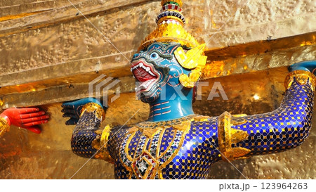 ワット プラケオ 守護神 ワット プラケオ 守護神 123964263
