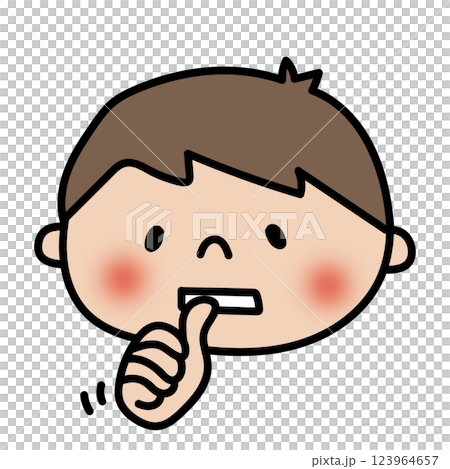 爪を噛む子供（男の子） 123964657