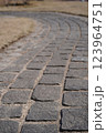 モノクロでもおしゃれ　石畳の道 123964751