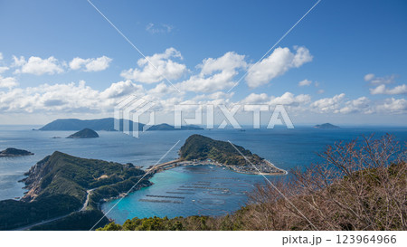 大堂山展望台から眺める豊後水道と黒潮の流れがぶつかる美しい大海原 123964966
