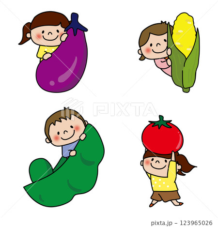大きな夏野菜を持っている子供たちセット 123965026