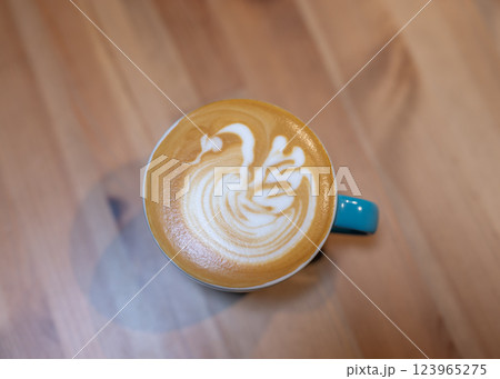 ラテアートがあるカフェ カフェ　喫茶店　ラテアート　コーヒー 123965275