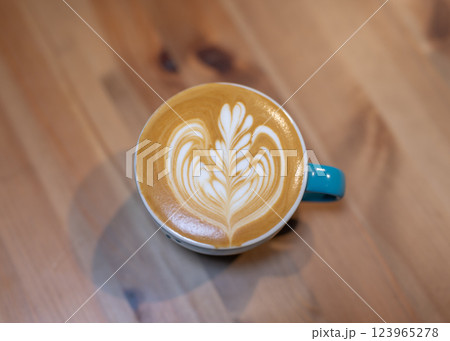 ラテアートがあるカフェ カフェ　喫茶店　ラテアート　コーヒー 123965278