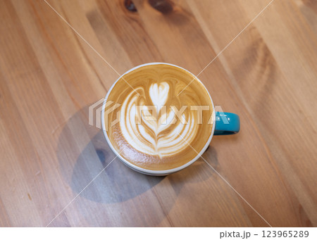 ラテアートがあるカフェ カフェ　喫茶店　ラテアート　コーヒー 123965289