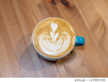 ラテアートがあるカフェ カフェ　喫茶店　ラテアート　コーヒー 123965300