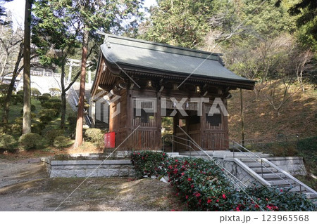 岡山県真庭市にある「木山神社」：随神門 123965568