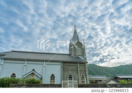 熊本県天草市　世界文化遺産に登録された天草の崎津カトリック教会の朝景 123966015