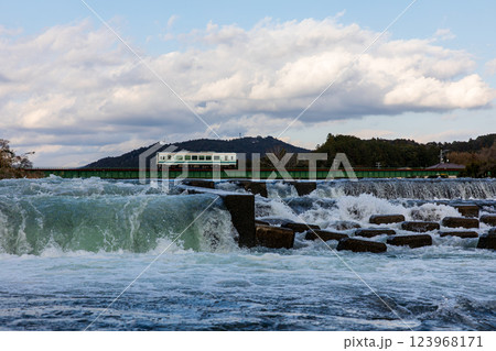 静岡県周智郡森町森 天竜浜名湖鉄道と沿線の風景 静岡県周智郡森町森 天竜浜名湖鉄道と沿線の風景 123968171
