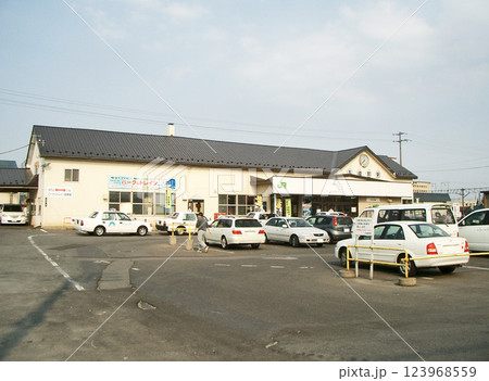 北海道函館市の五稜郭駅（JR函館本線、道南いさりび鉄道） 123968559