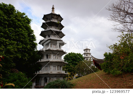 沖縄県那覇市 福州園の双塔 沖縄県那覇市 福州園の双塔 123969577