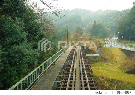 木次線からの車窓風景 (日登駅ー下久野駅間) 木次線からの車窓風景 (日登駅ー下久野駅間) 123969897