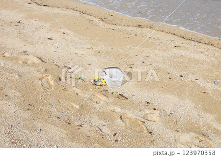 海のゴミ578 123970358