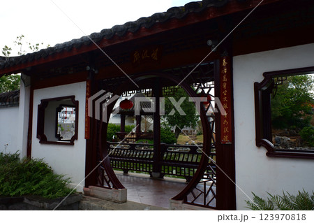 沖縄県那覇市　福州園・凌波廊 123970818