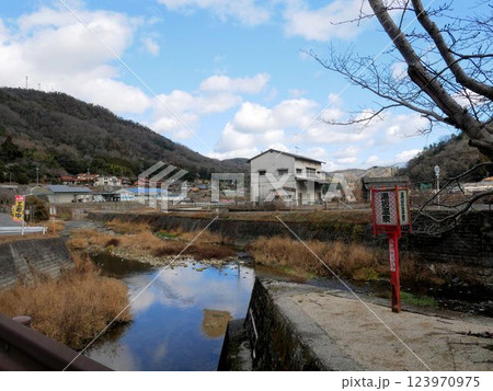 広島県竹原市　湯坂温泉と賀茂川 123970975