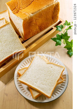 パン 小麦 朝食イメージ パン 小麦 朝食イメージ 123971324