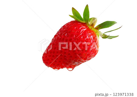 水滴がついたイチゴ 水滴がついたイチゴ 123971338