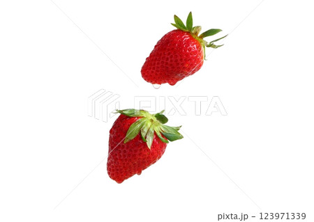 水滴がついたイチゴ 水滴がついたイチゴ 123971339