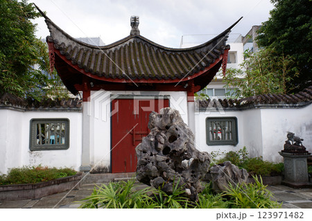 沖縄県那覇市　福州園・方亭門 123971482