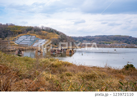 鹿忍グリーンファーム跡 (水没ペンション村)の風景 123972110