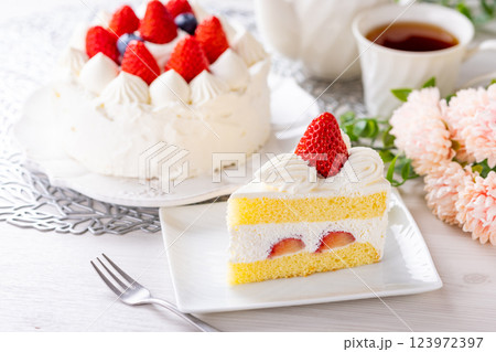 かわいいイチゴケーキ 123972397