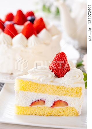 かわいいイチゴケーキ 123972403