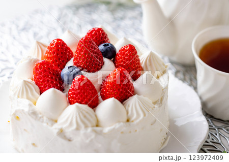 かわいいイチゴケーキ かわいいイチゴケーキ 123972409